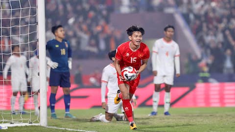 Tuyển thủ Bùi Vĩ Hào báo tin vui cho HLV Kim Sang Sik